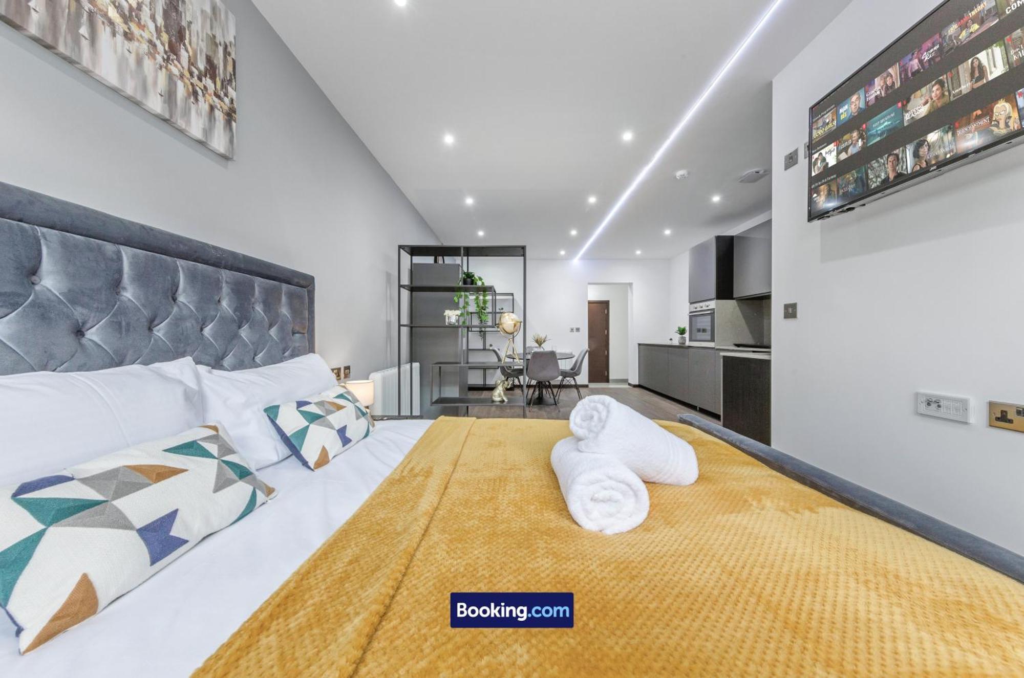 Stylish Studio Apt By Stay Smart Short Lets & Serviced Accommodation Woodstock With Free Wifi Londres Exterior foto