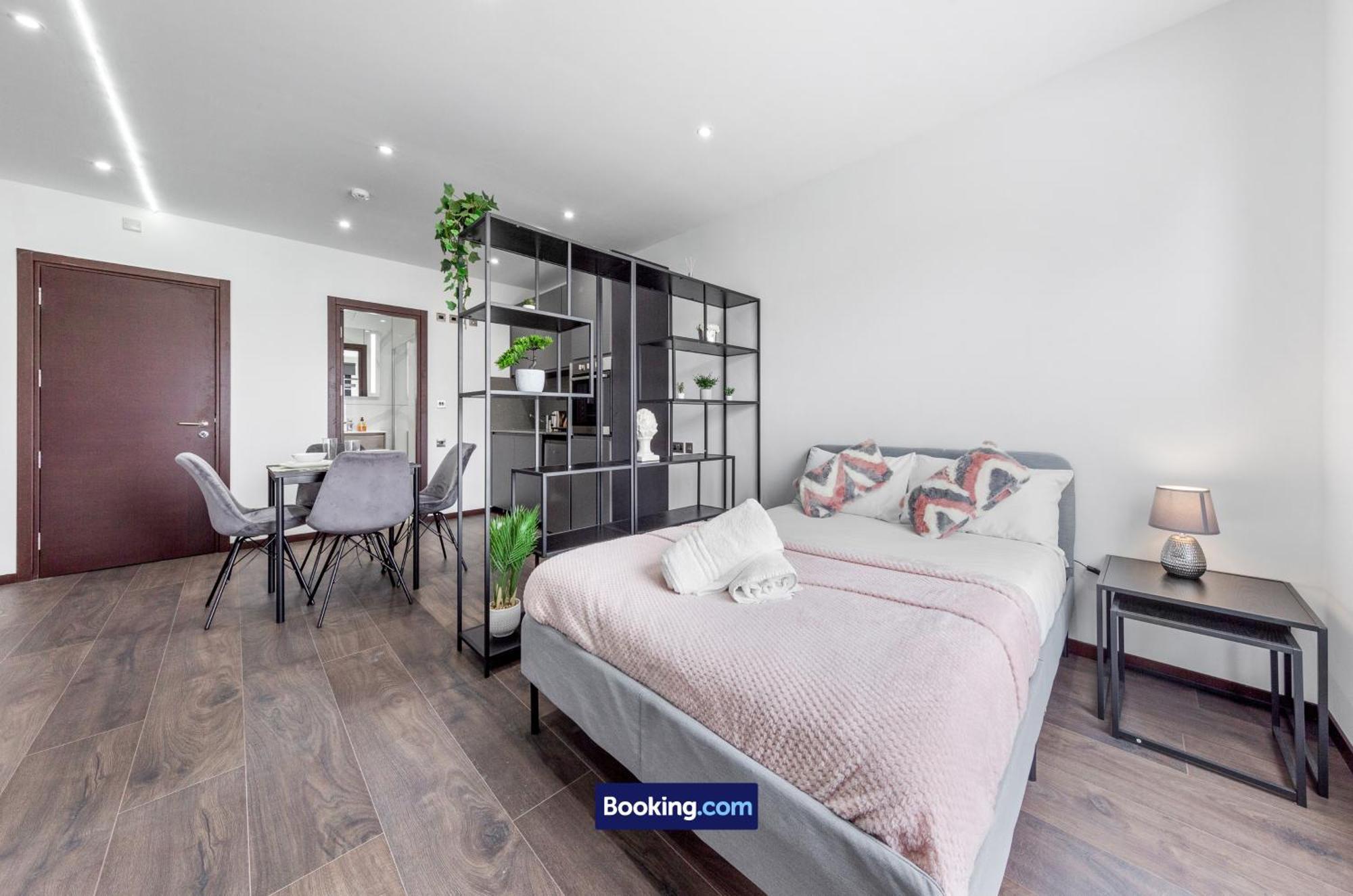 Stylish Studio Apt By Stay Smart Short Lets & Serviced Accommodation Woodstock With Free Wifi Londres Exterior foto