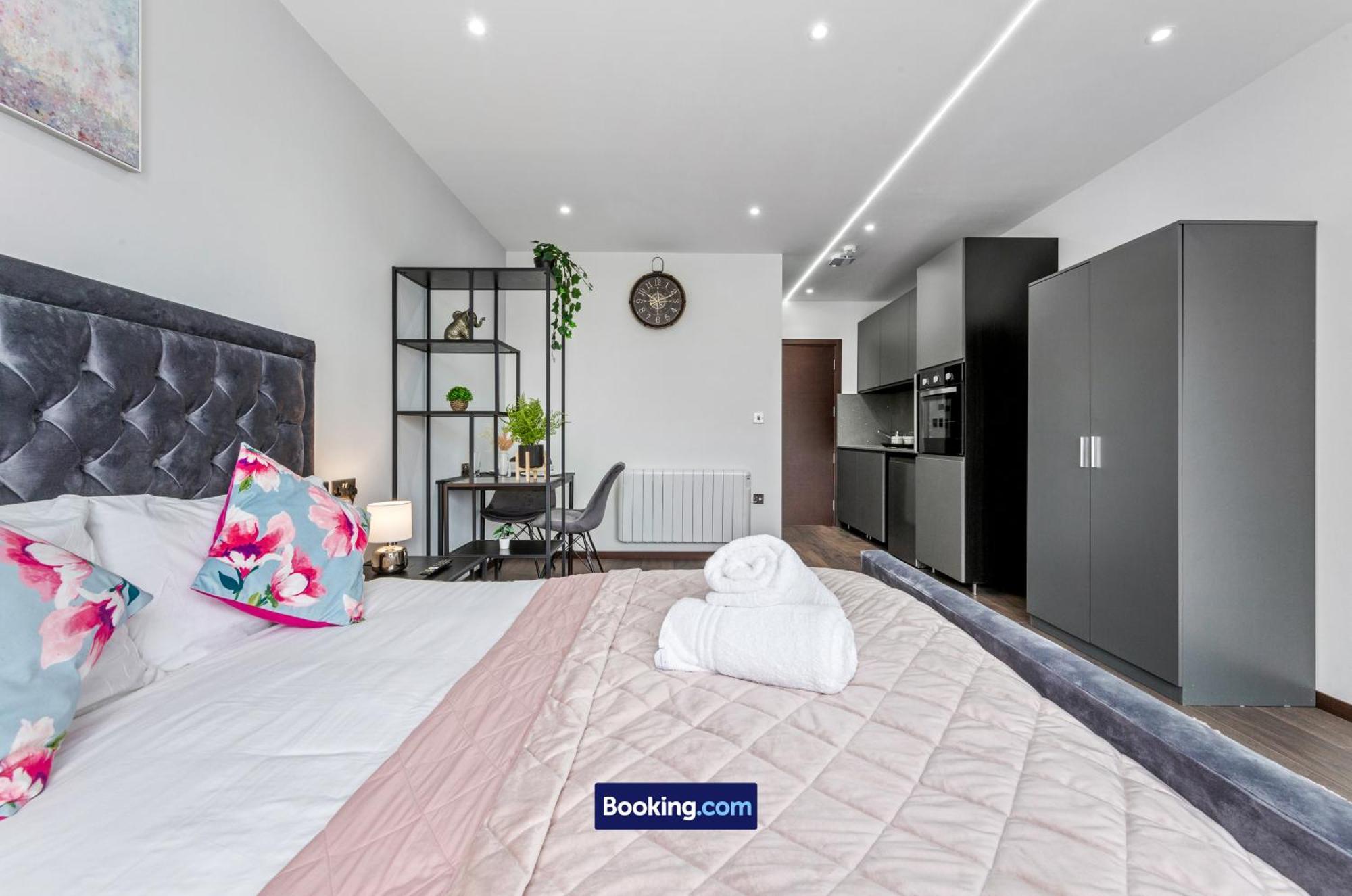 Stylish Studio Apt By Stay Smart Short Lets & Serviced Accommodation Woodstock With Free Wifi Londres Exterior foto