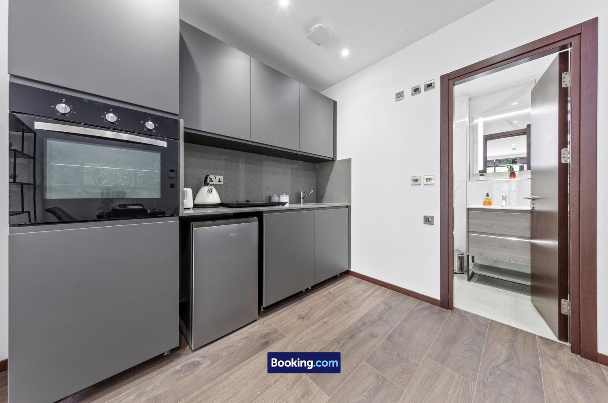 Stylish Studio Apt By Stay Smart Short Lets & Serviced Accommodation Woodstock With Free Wifi Londres Exterior foto